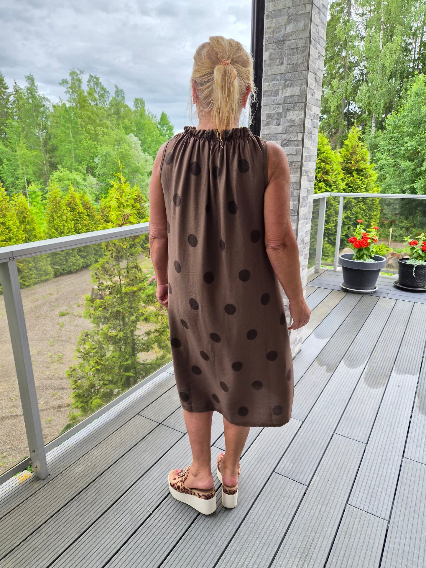 Pallomekko ruskea
