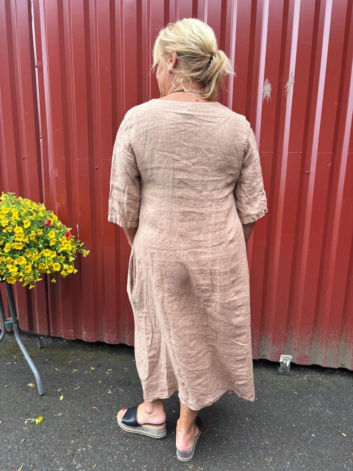 Pellavamekko nappikoriste cappucino