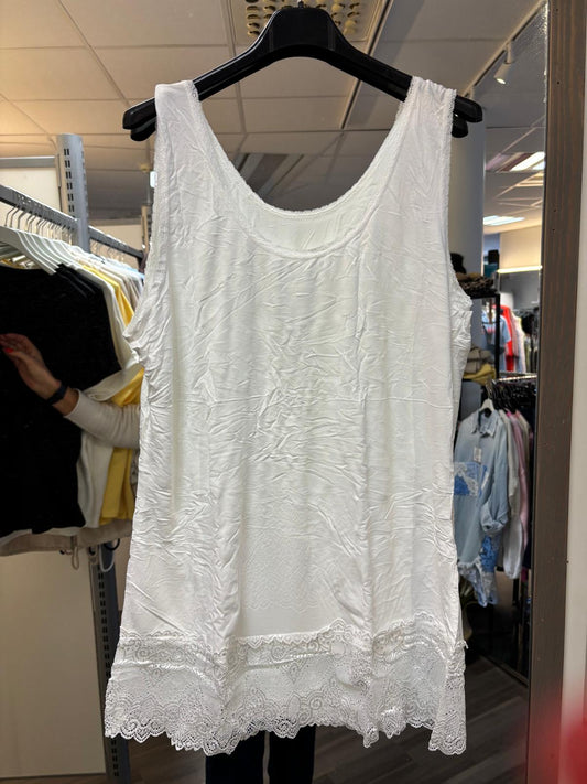 Alustoppi hihaton pitsihelma (5 väriä)