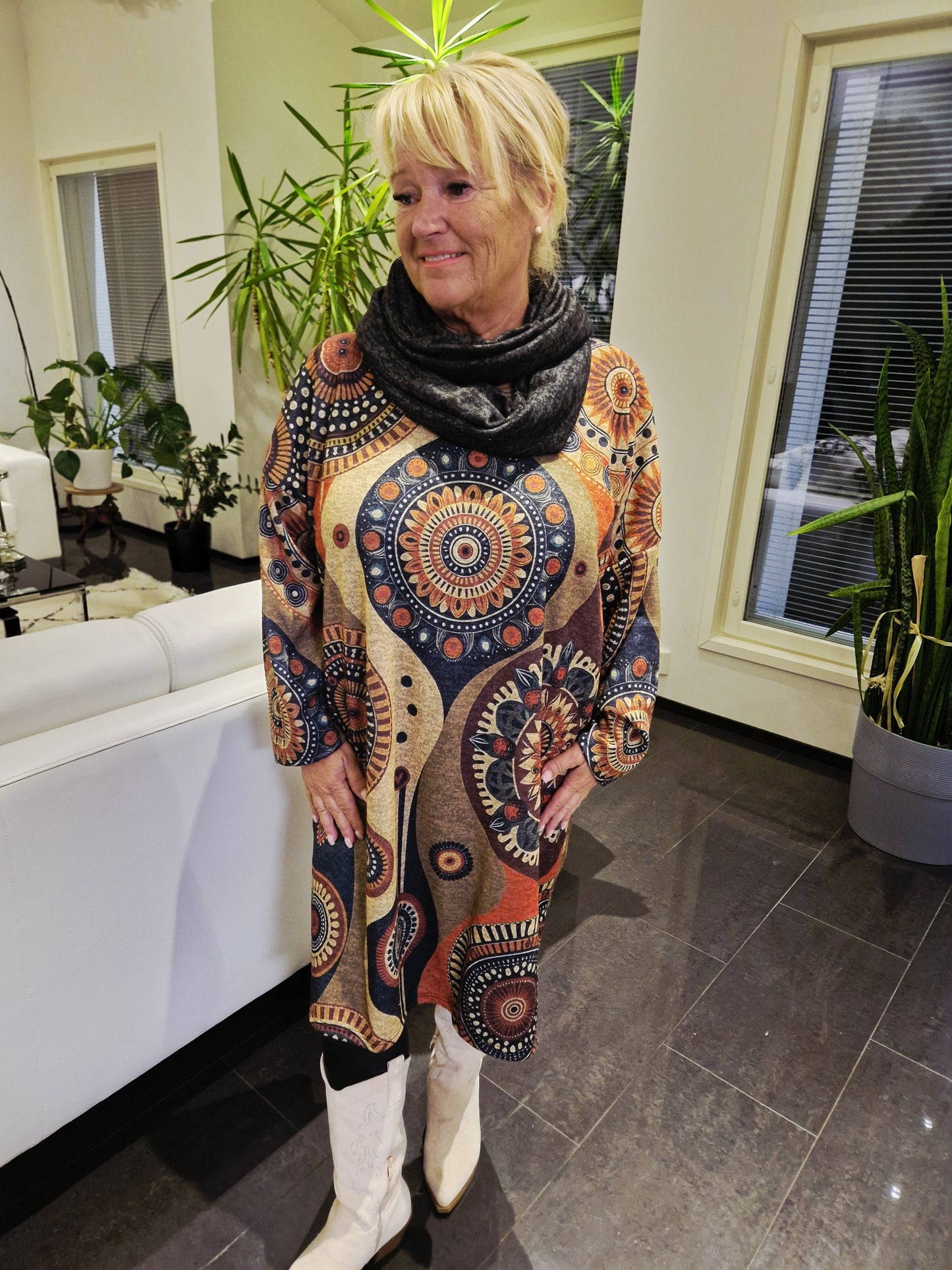 Plussize neuletunika/mekko kirjava pyörylä