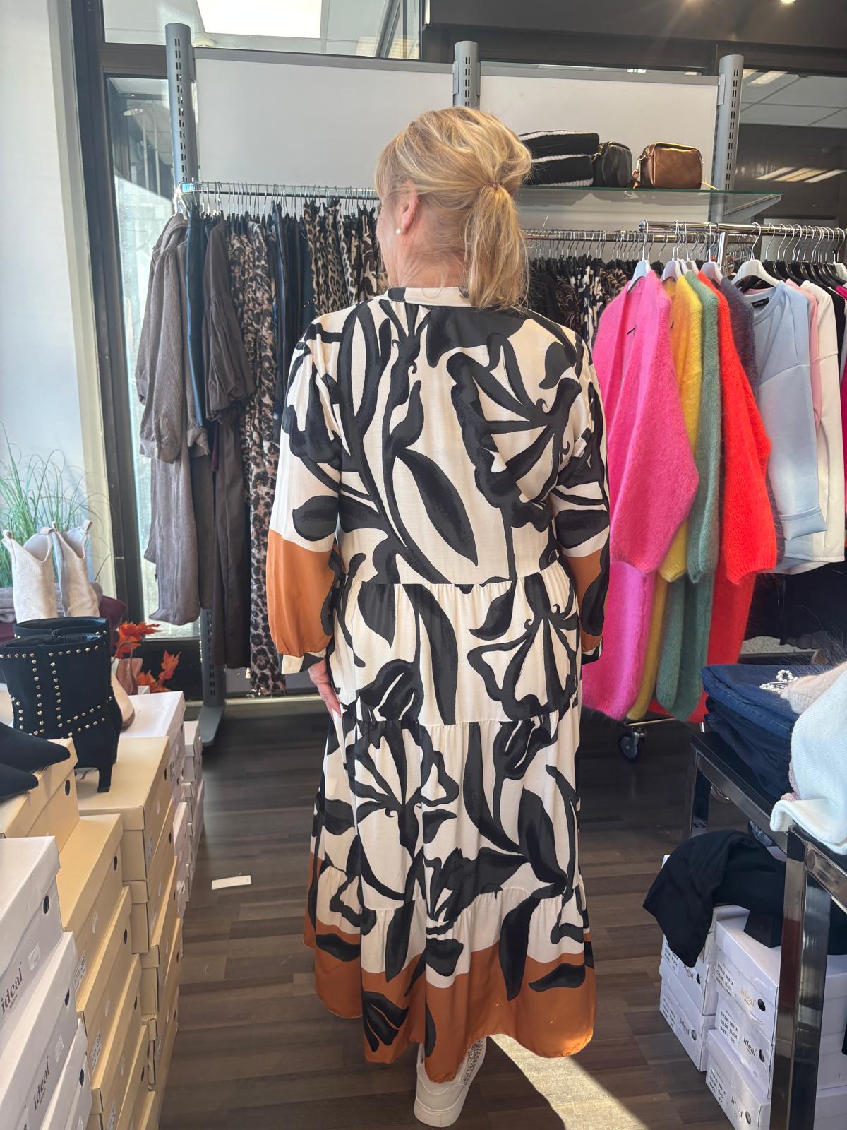 Kuviollinen viskoosimekko musta