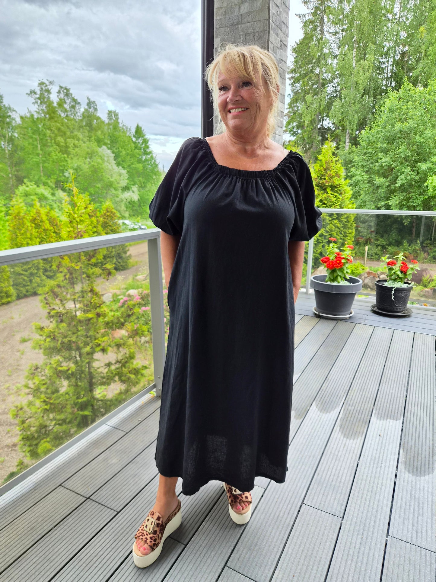 Pellava/puuvilla mekko musta