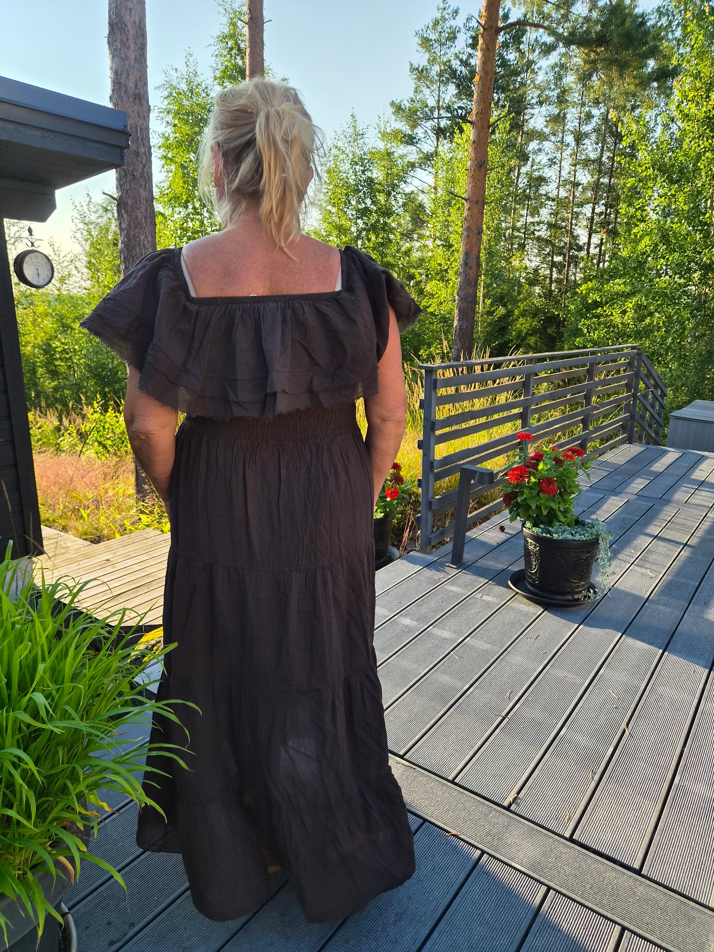 Puuvillamekko röyhelökaulus tumma ruskea