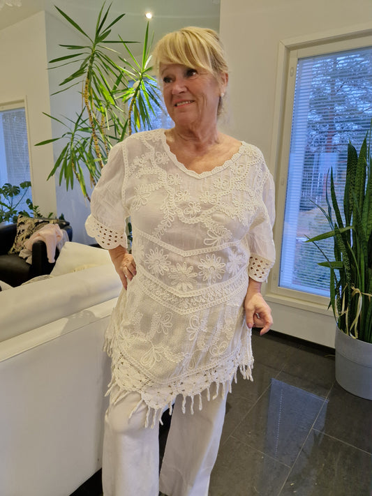 Tunika bohotyyliin vaalea beessi