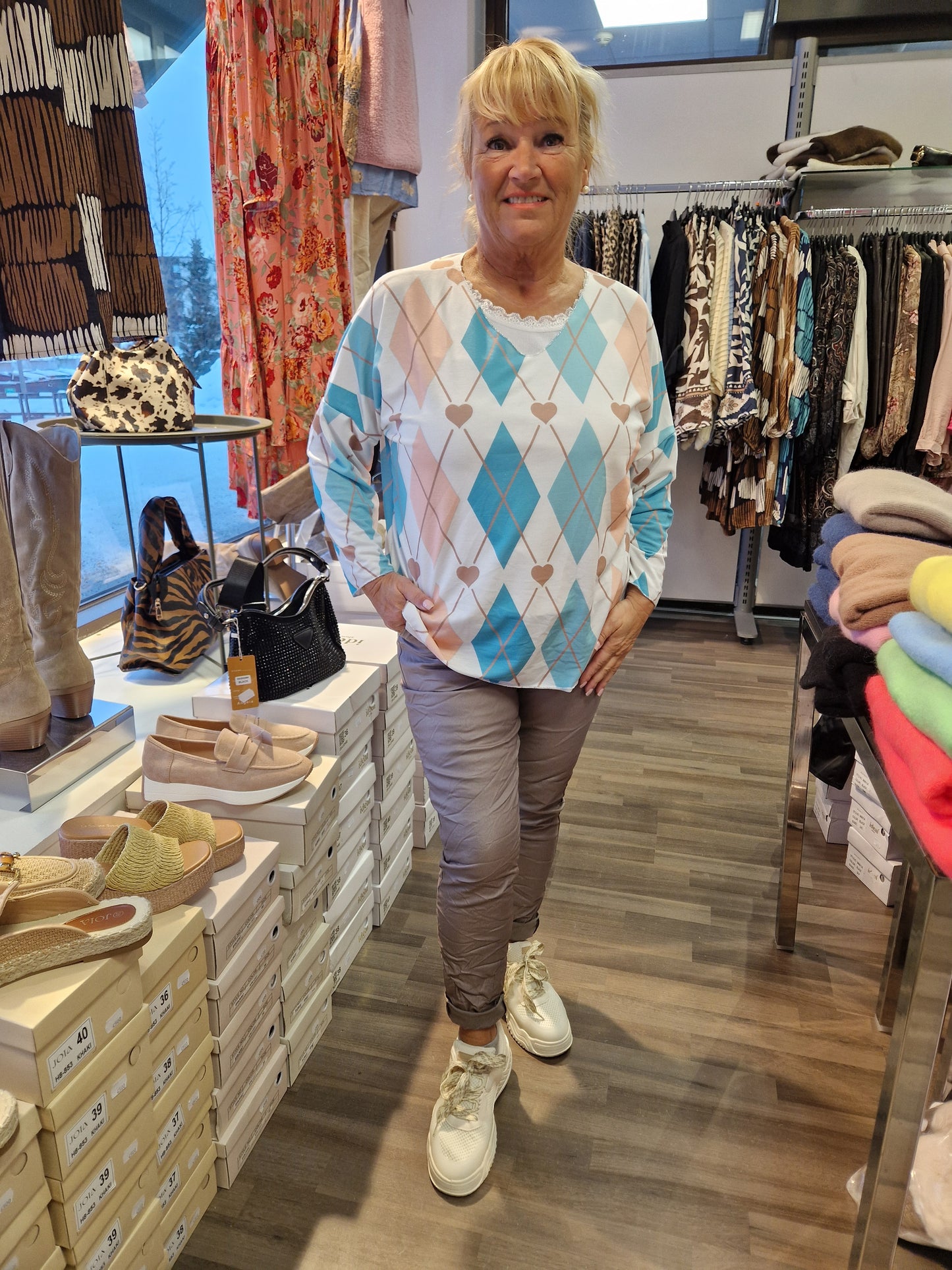 Keväinen ruutupusero turkoosi