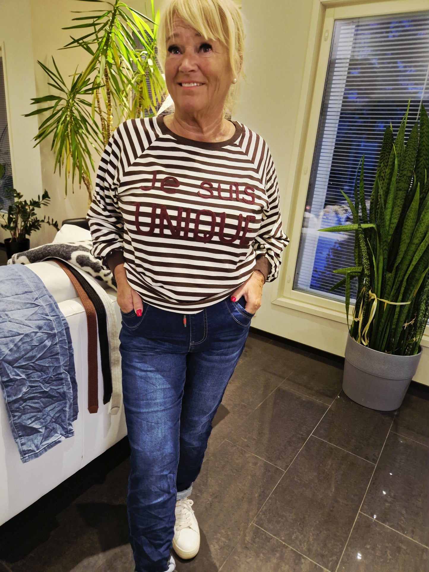 Joustovyötärö farkut tumma denim