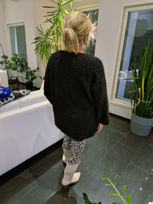 Plussize neule Amour musta