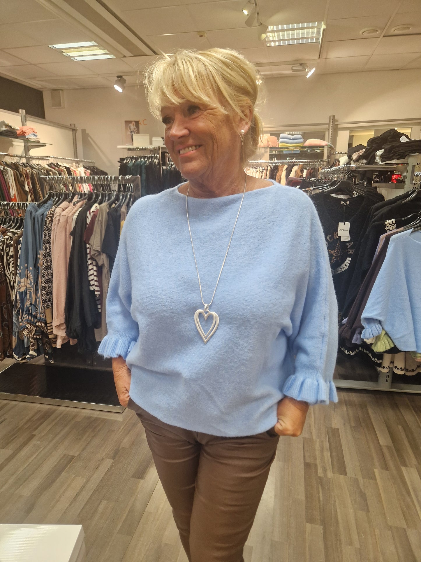 Neule frillahihoilla sky blue