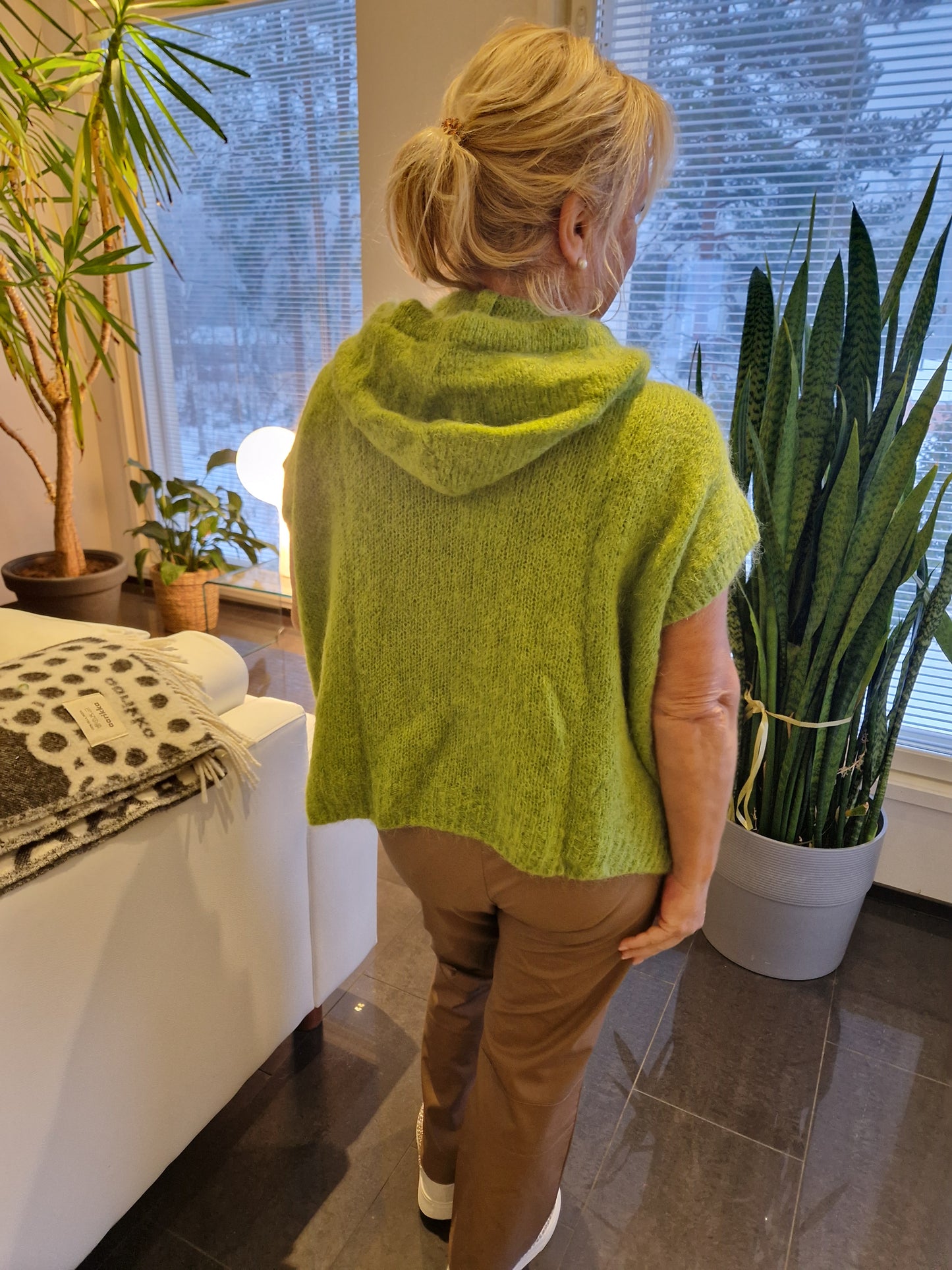 Mohair liivi hupulla vihreä