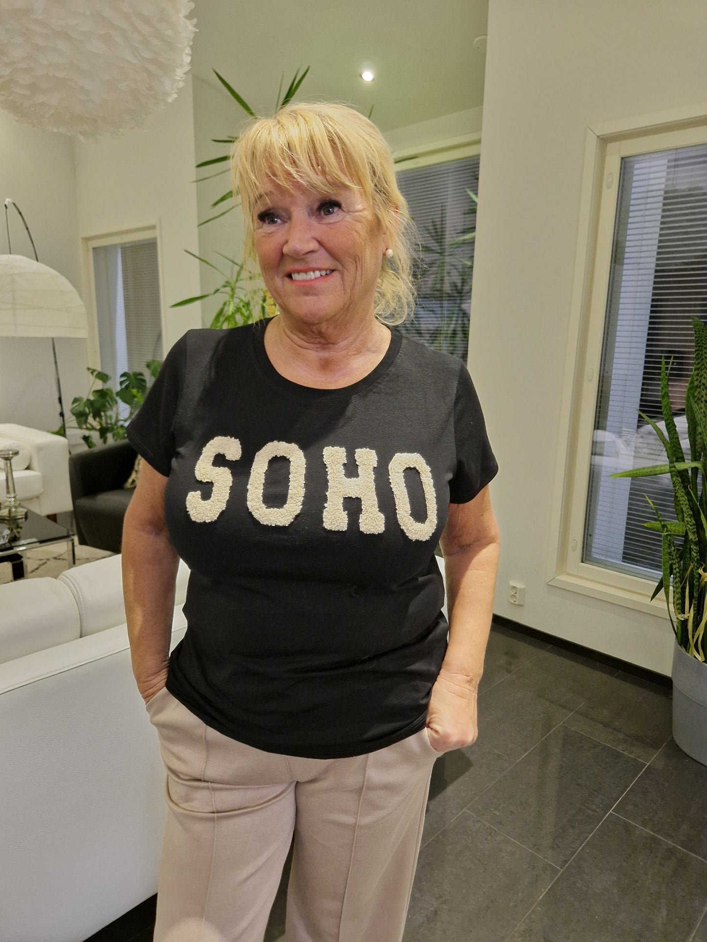 T-paita SOHO musta