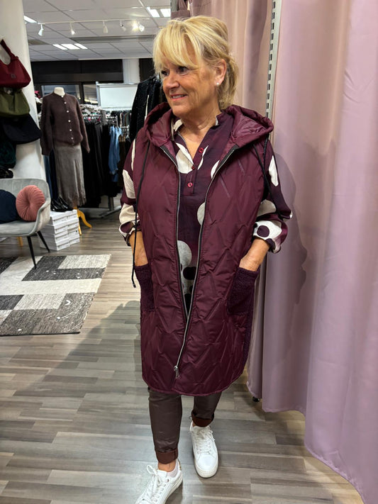 Kevyt tikkiliivi viini