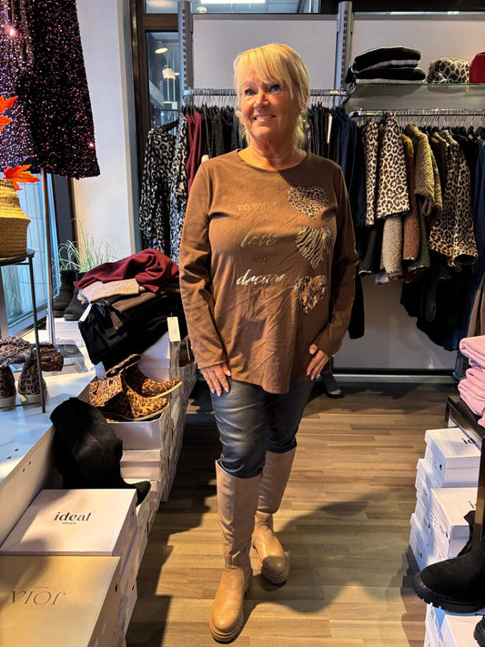 Pehmeä pusero ruskea