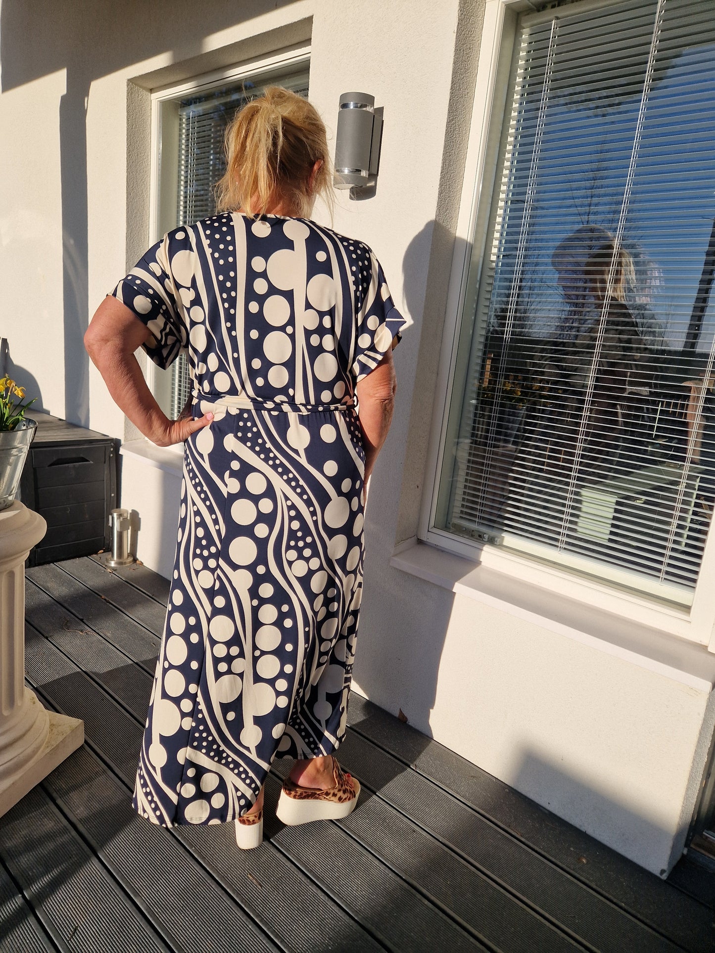 Joustava mekko sinipallo