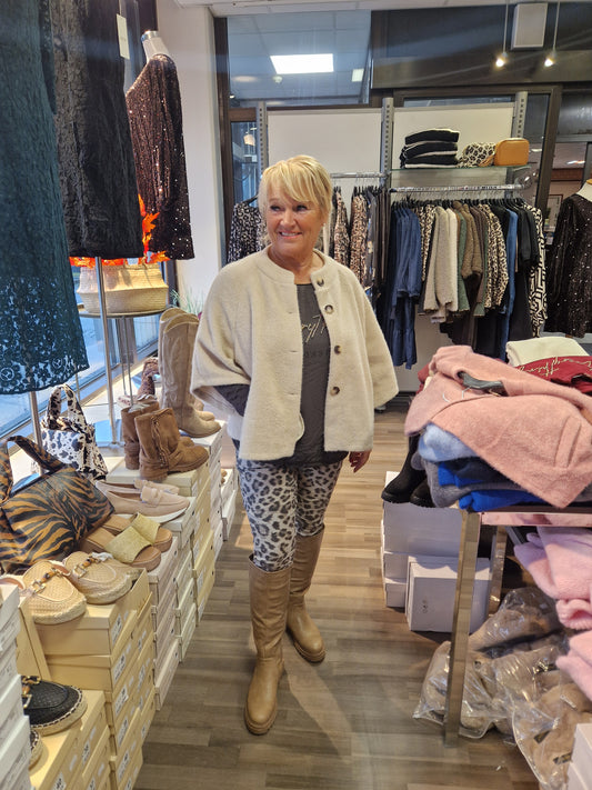 Viittatyylinen jakku vaalea beessi