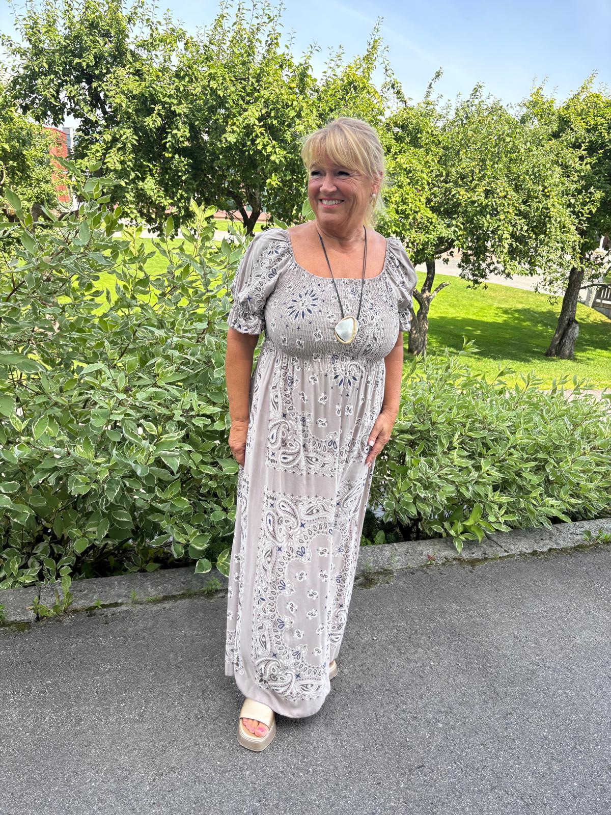 Smokkirypytys mekko beige