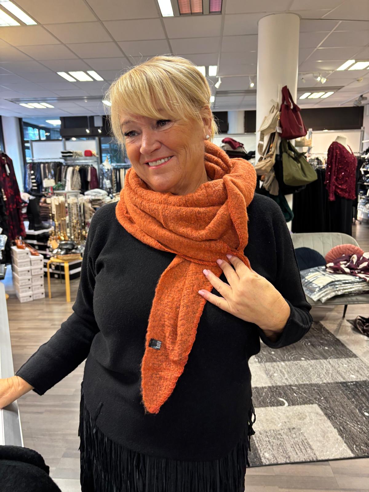 Reilu kolmiohuivi oranssi