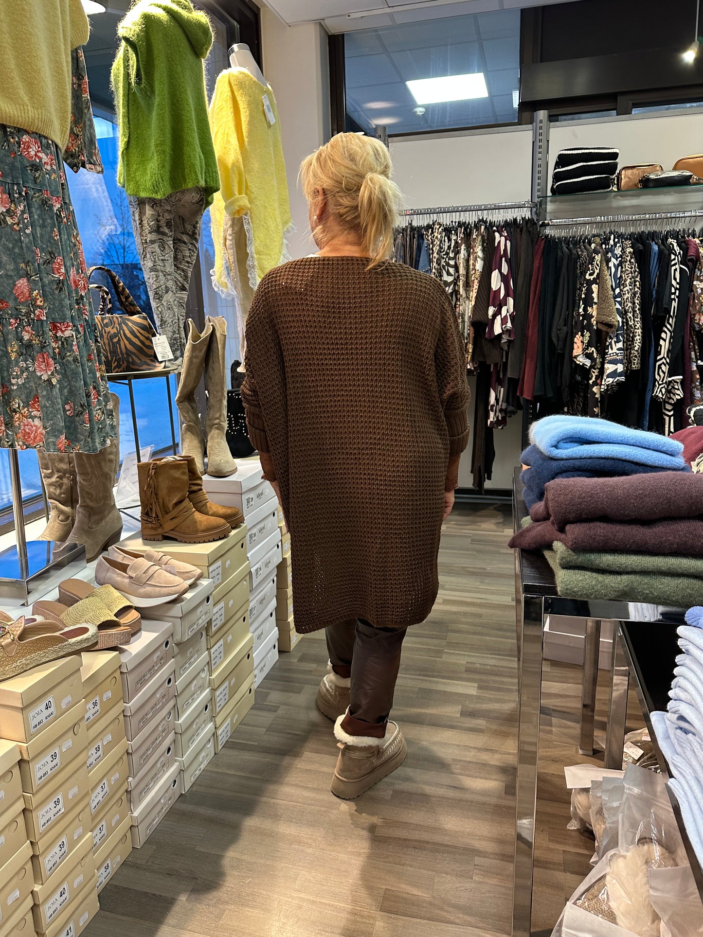 Mikki oversize-neule ruskea