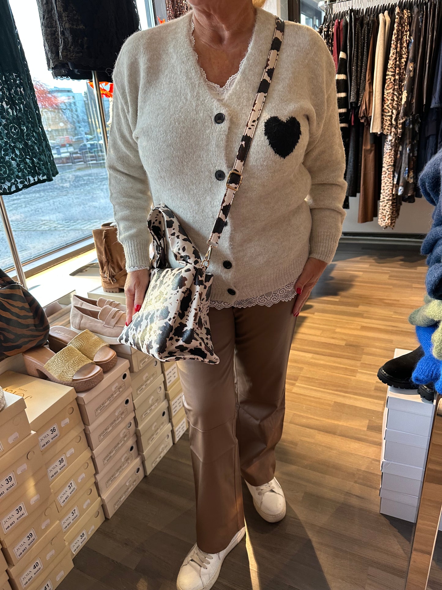 Neuletakki Heart luonnonvalkoinen