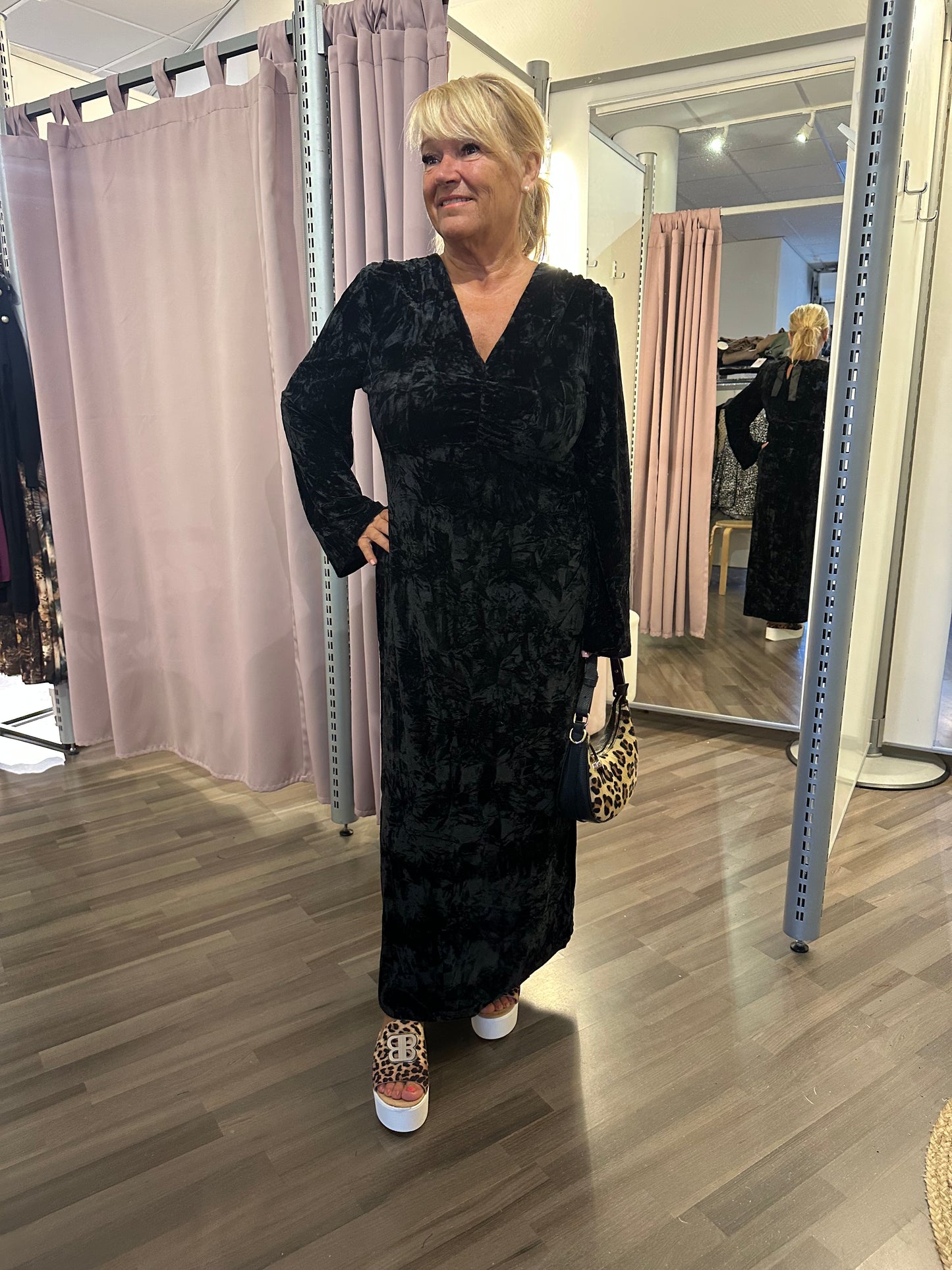 Valerie loimusametti mekko