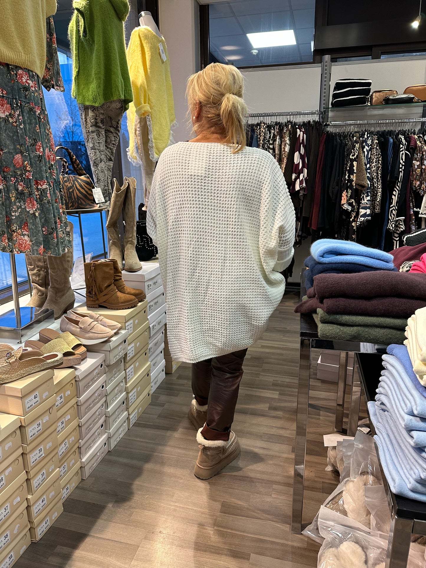 Mikki oversize-neule valkoinen