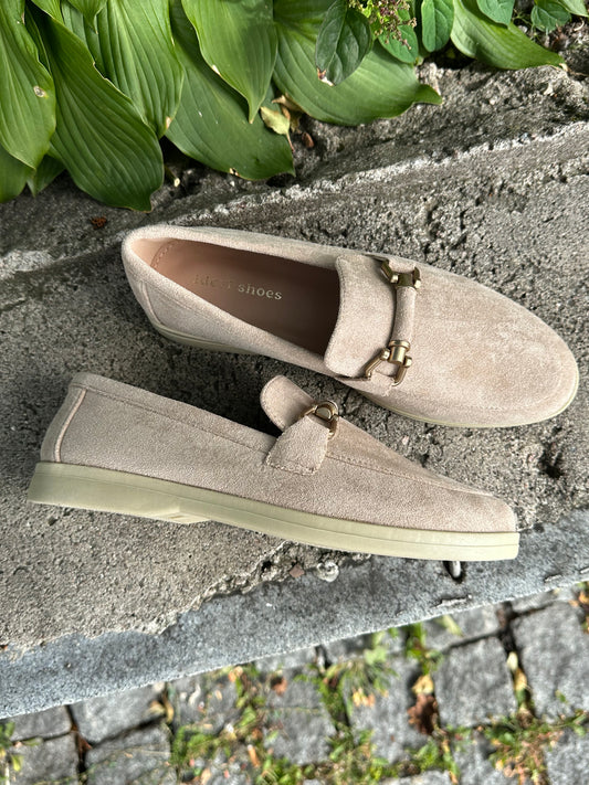 Keinomokkaiset loaferit