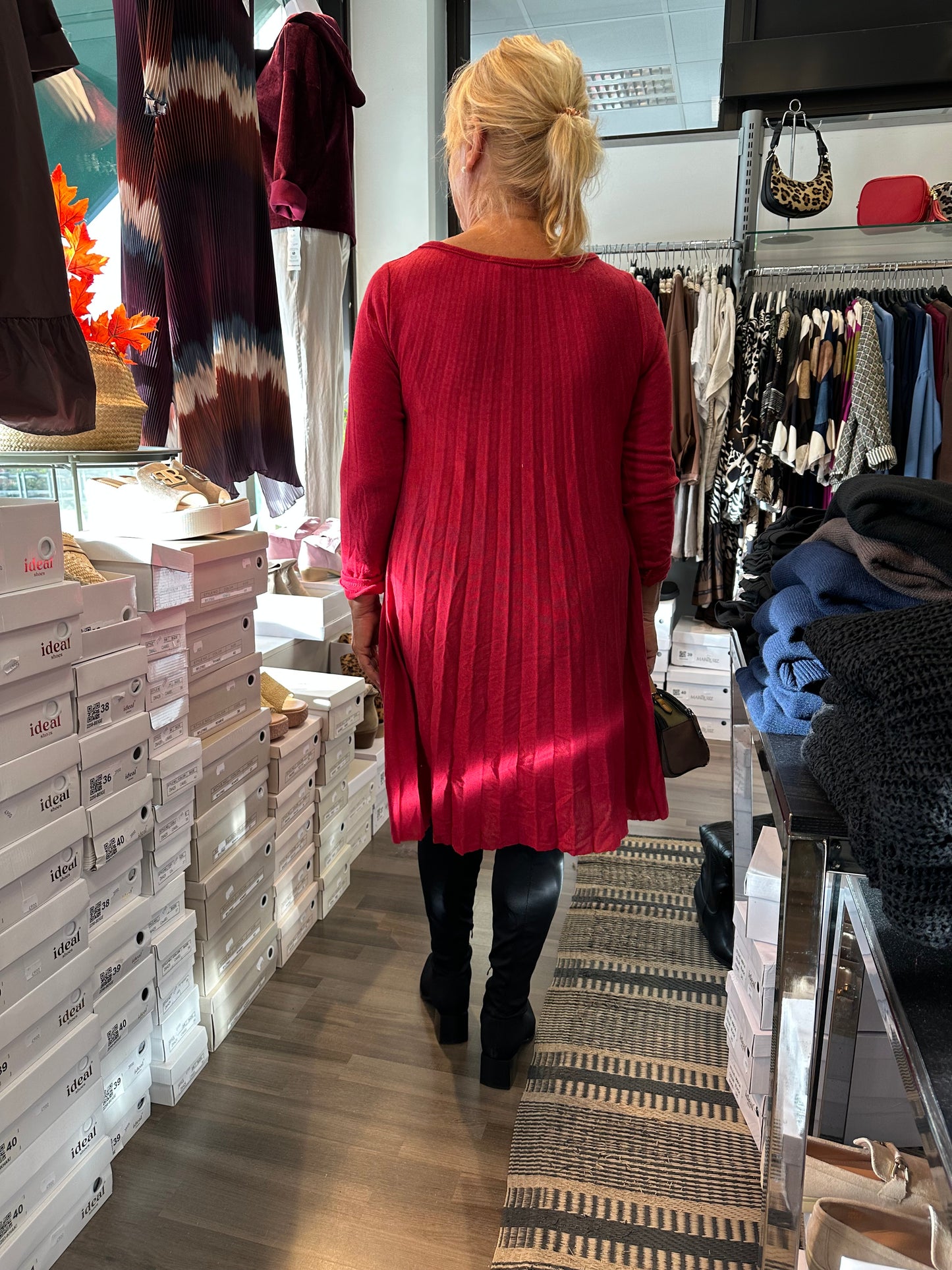 Pliseerattu neulemekko/tunika punainen