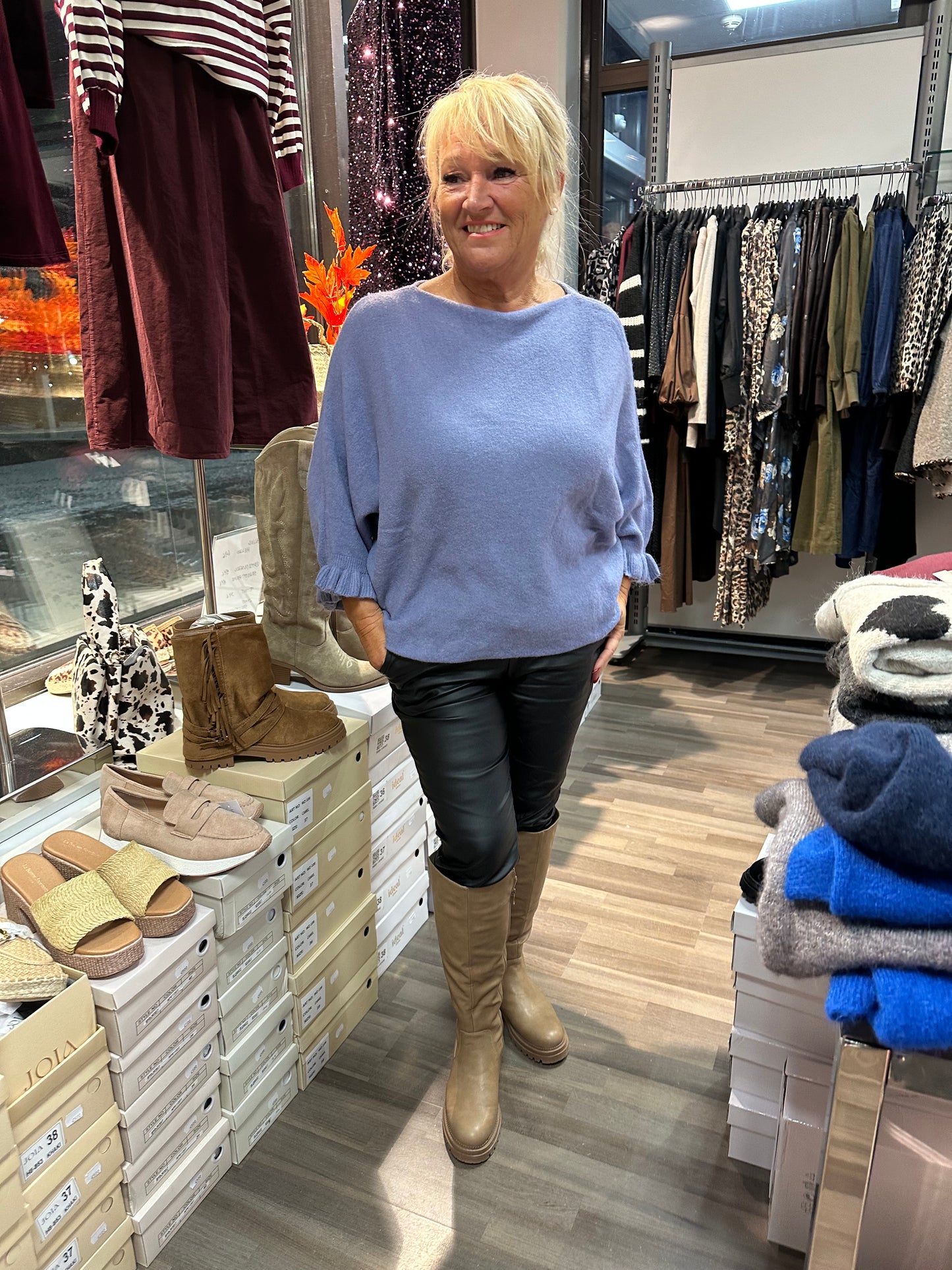 Neule frillahihoilla laventeli