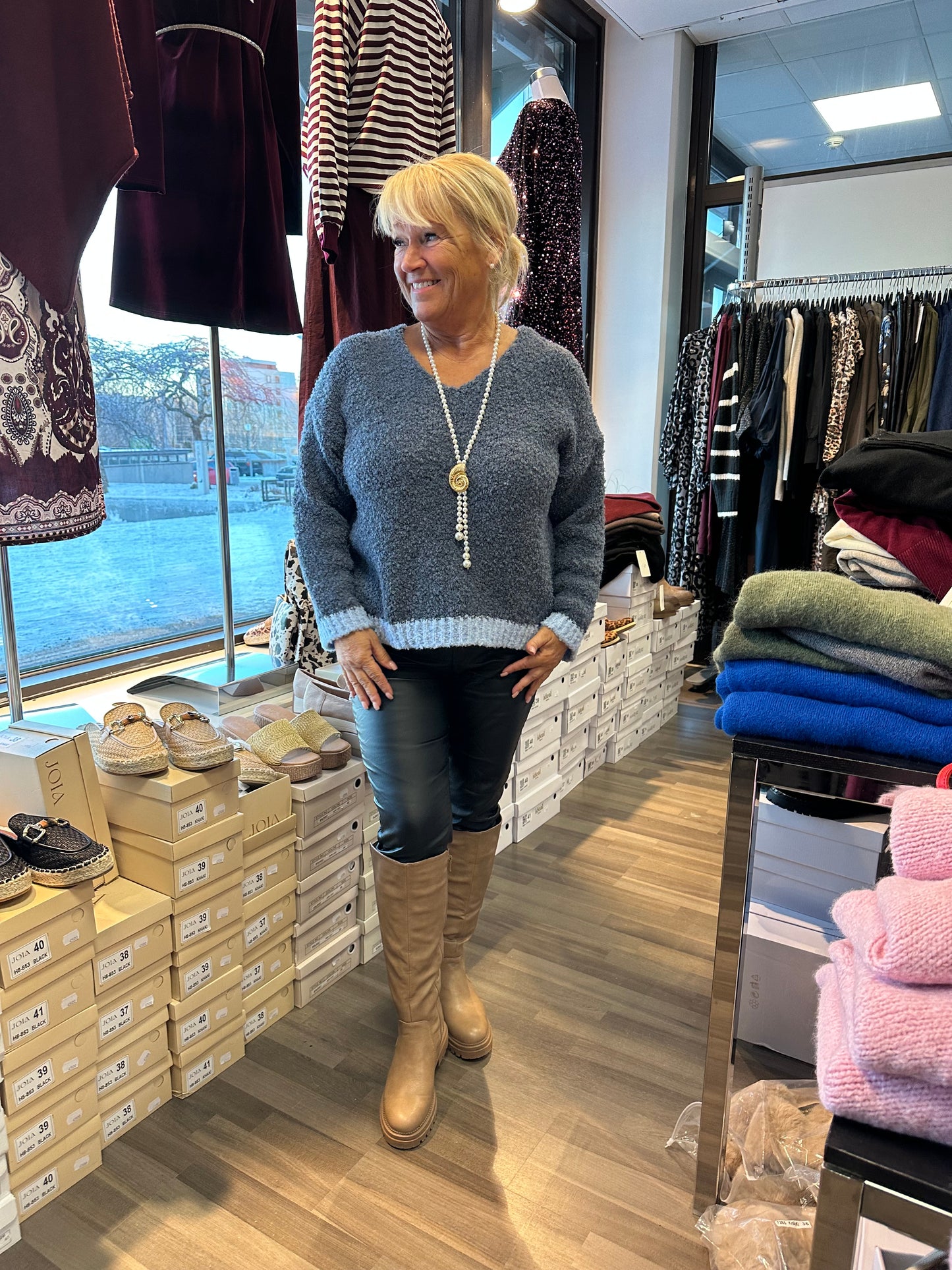 Kaksivärinen bouclee neule sininen