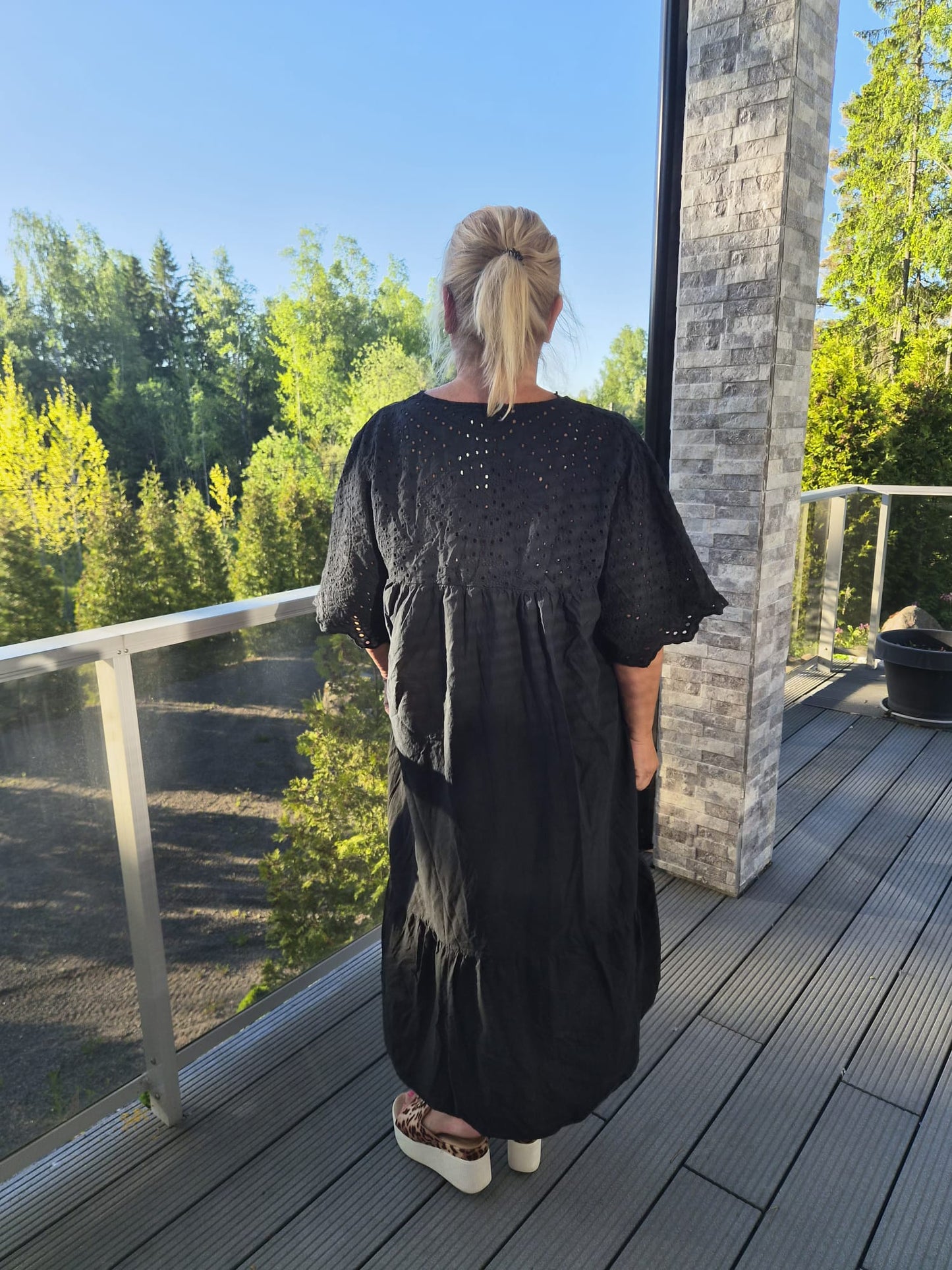 Brodeerattu mekko (6 väriä)
