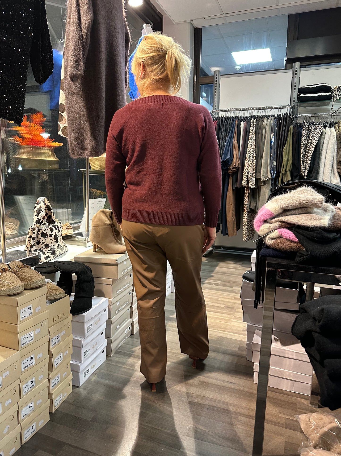 Neulepusero venepääntiellä viininpunainen