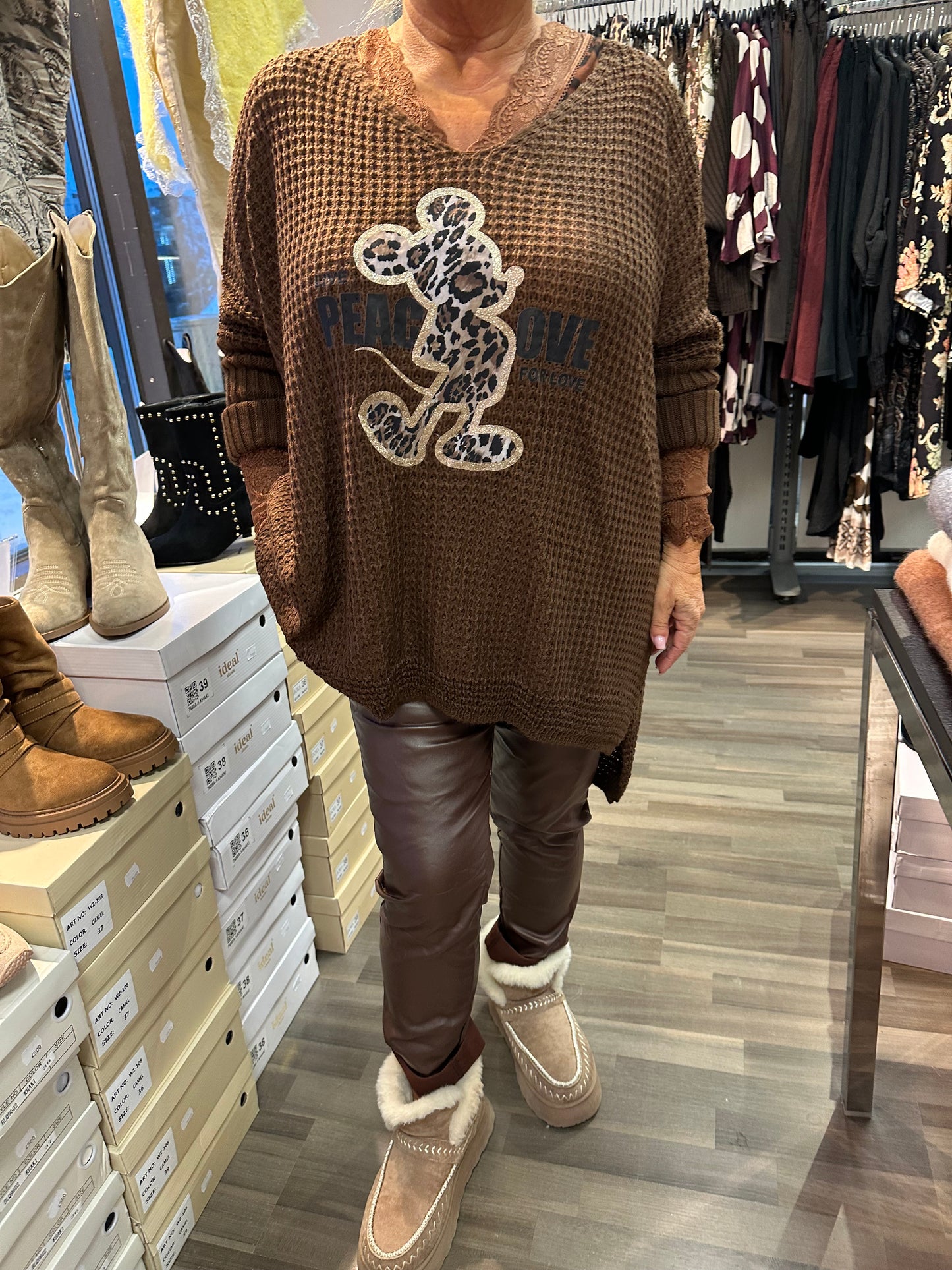 Mikki oversize-neule ruskea