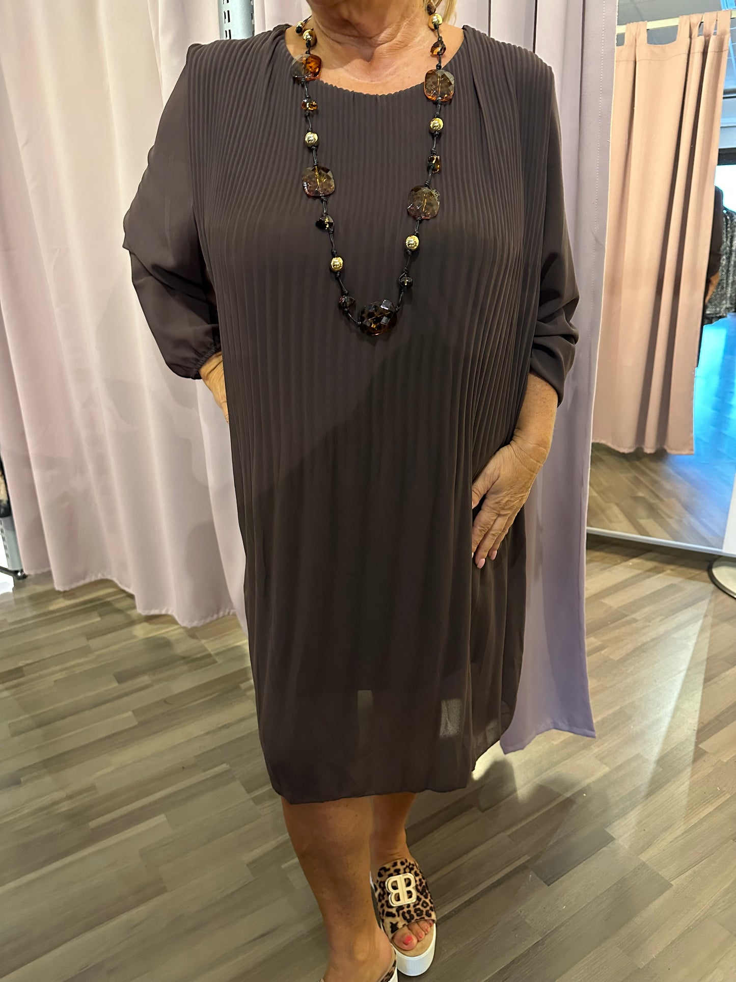 Plussize pliseerattu sifonkitunika/mekko ruskea