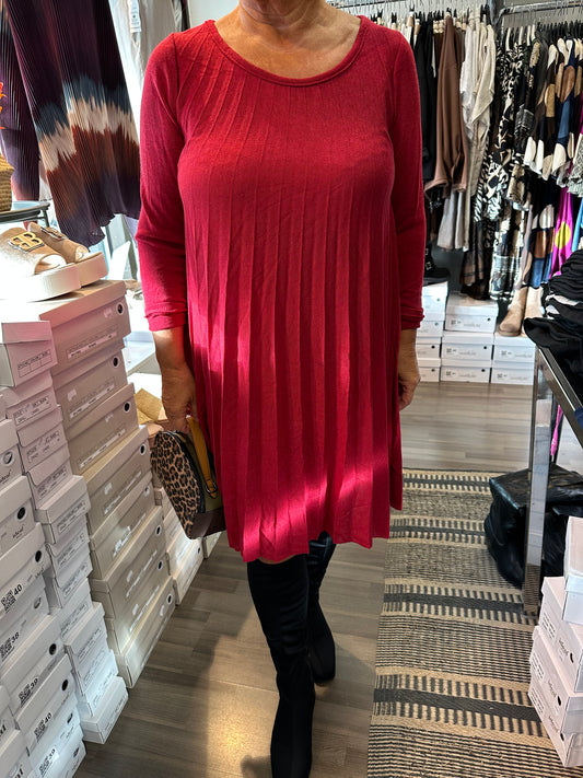 Pliseerattu neulemekko/tunika punainen