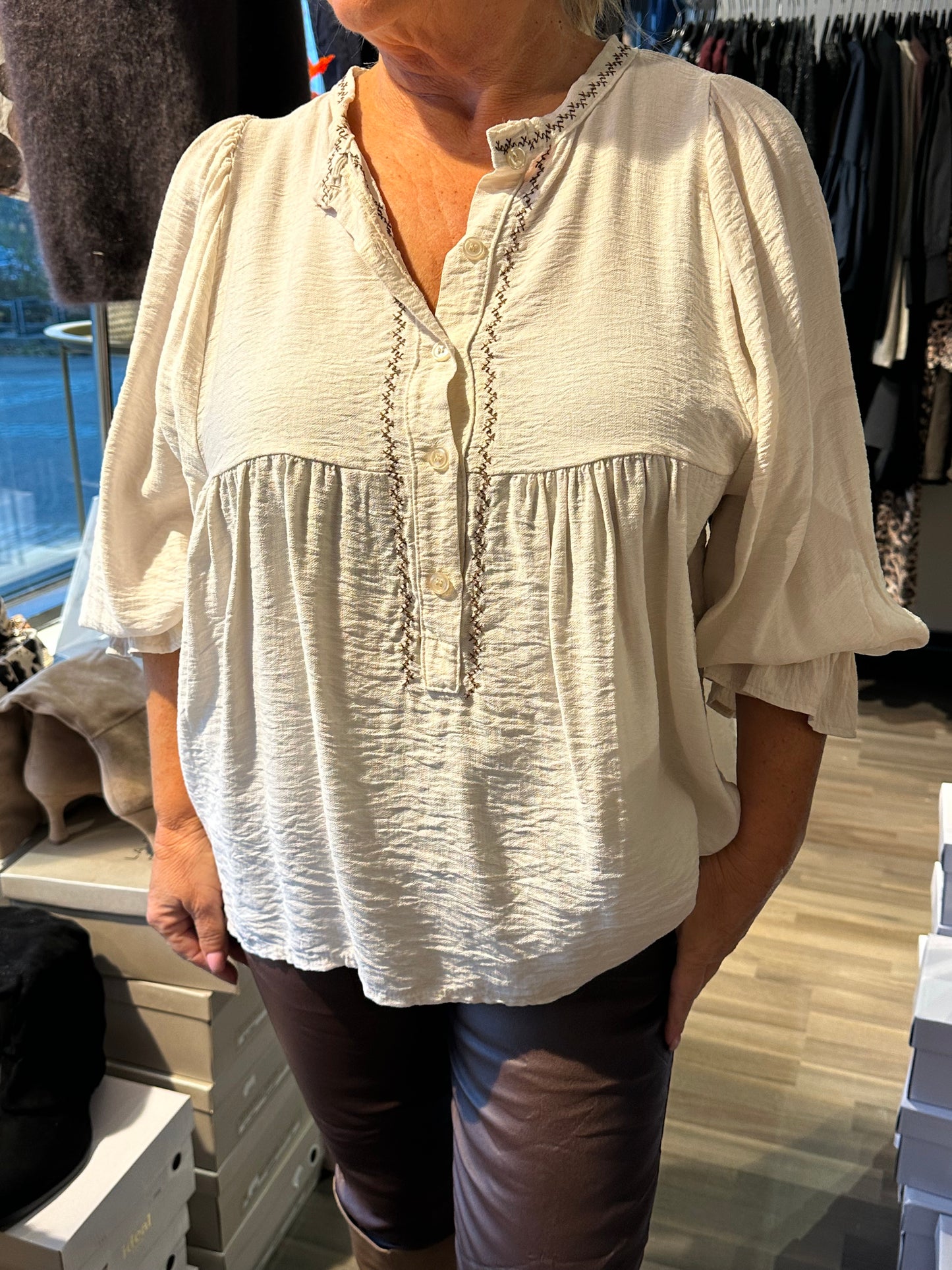 Viskoosipusero valkoinen