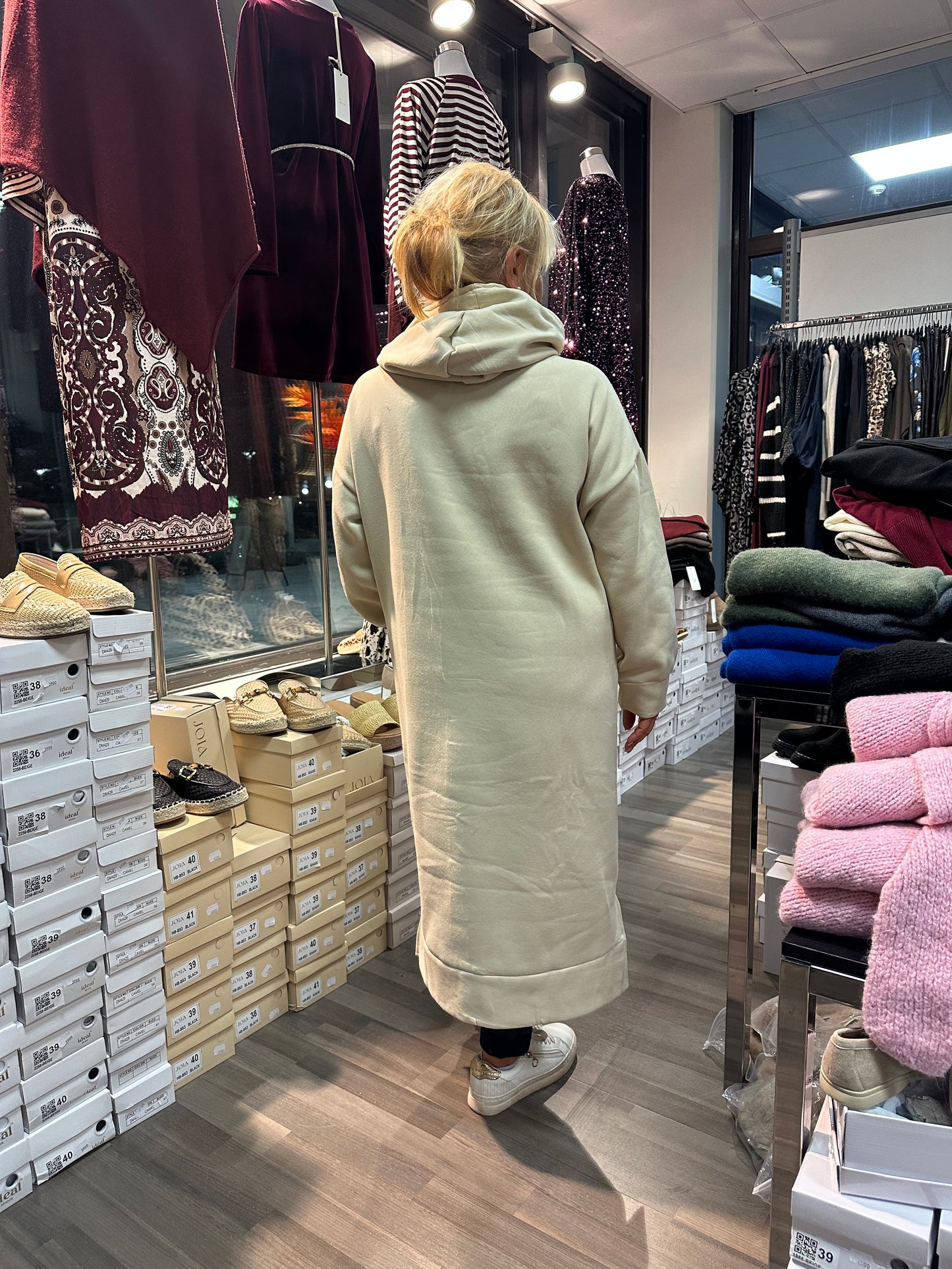 Pitkä hupparimekko vaalea beessi