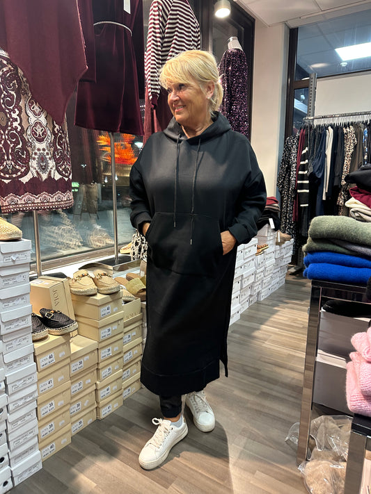 Pitkä hupparimekko musta