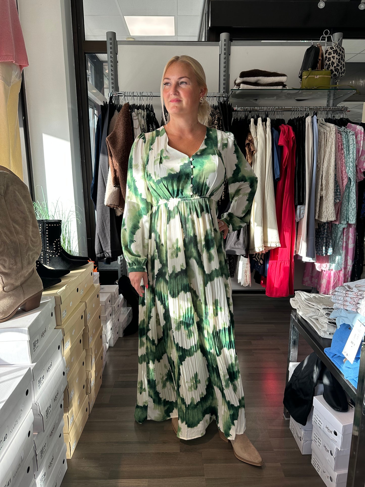 Maksimekko pliseeratulla helmalla sininen vihreä