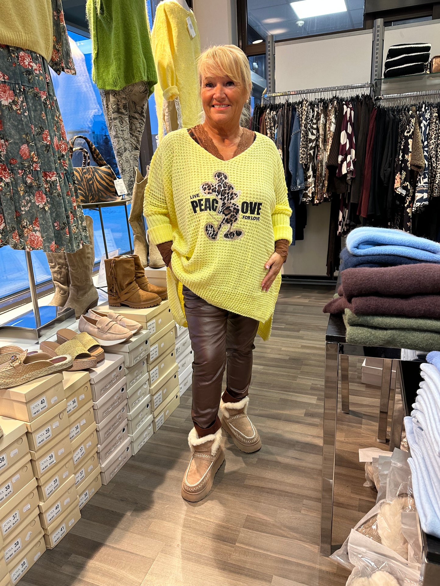 Mikki oversize-neule keltainen