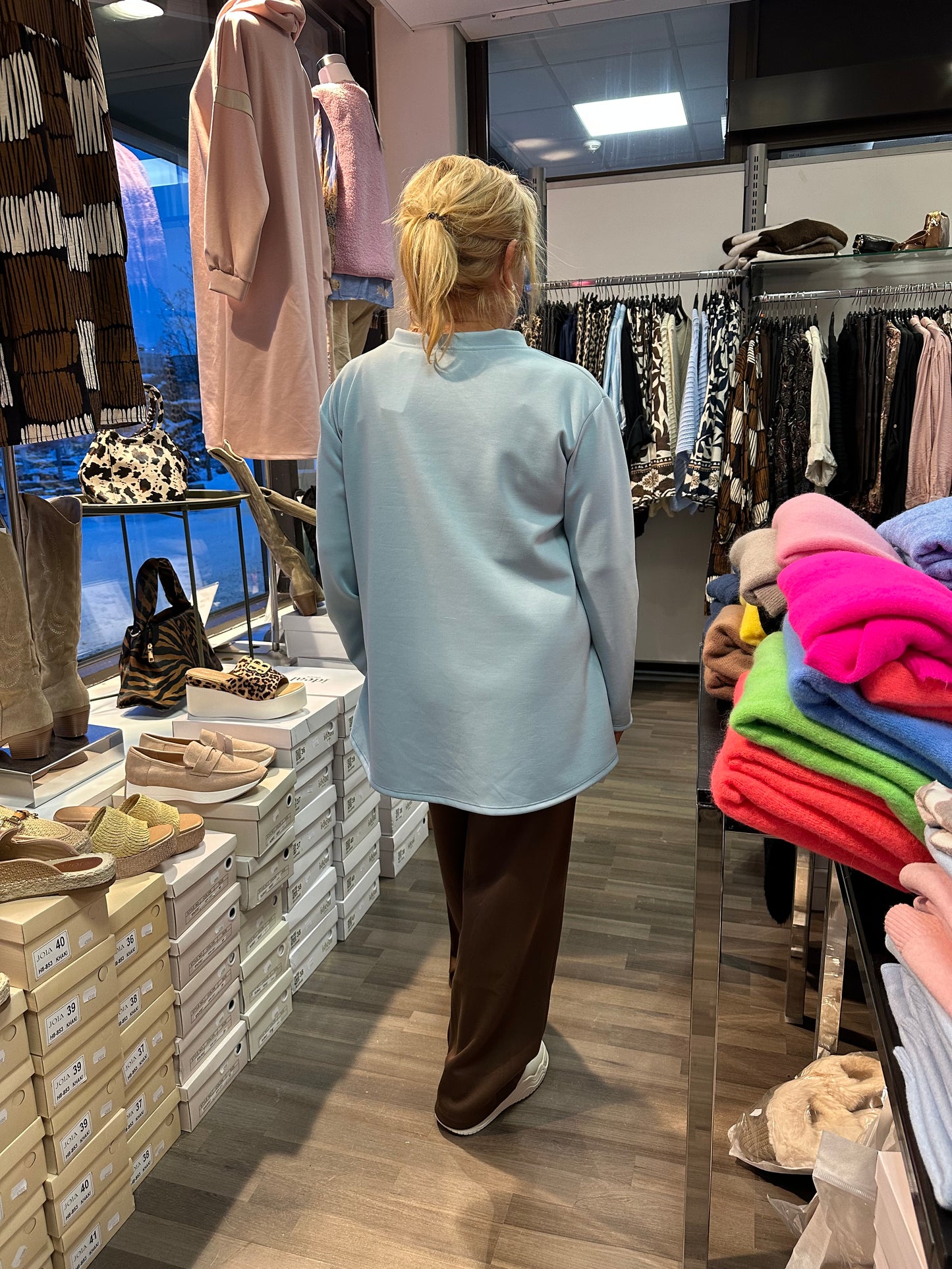 College pusero pikku Mikki vaaleansininen