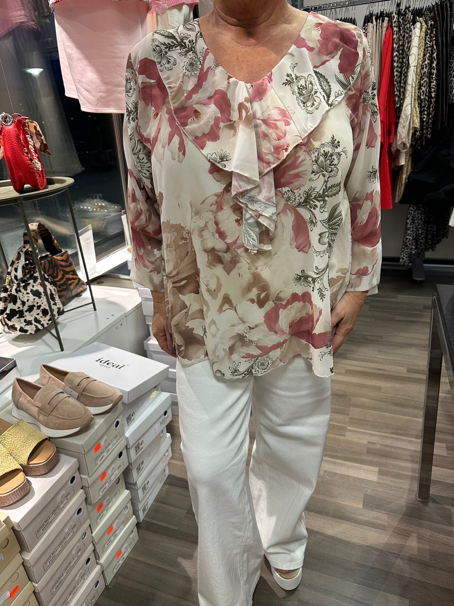 Reilumpi sifonkikukkapusero (4 väriä)