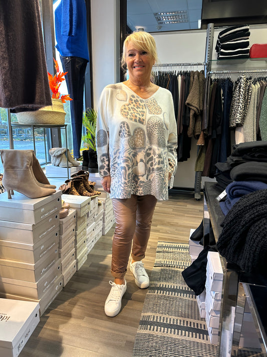 Kuosillinen plussize neule valkoinen