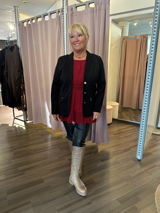 Klassinen jakku musta