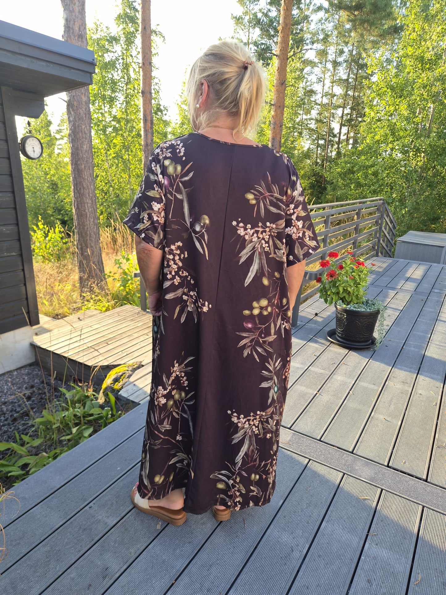 Plussize kuviollinen mekko (4 väriä)