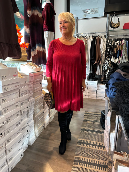 Pliseerattu neulemekko/tunika punainen