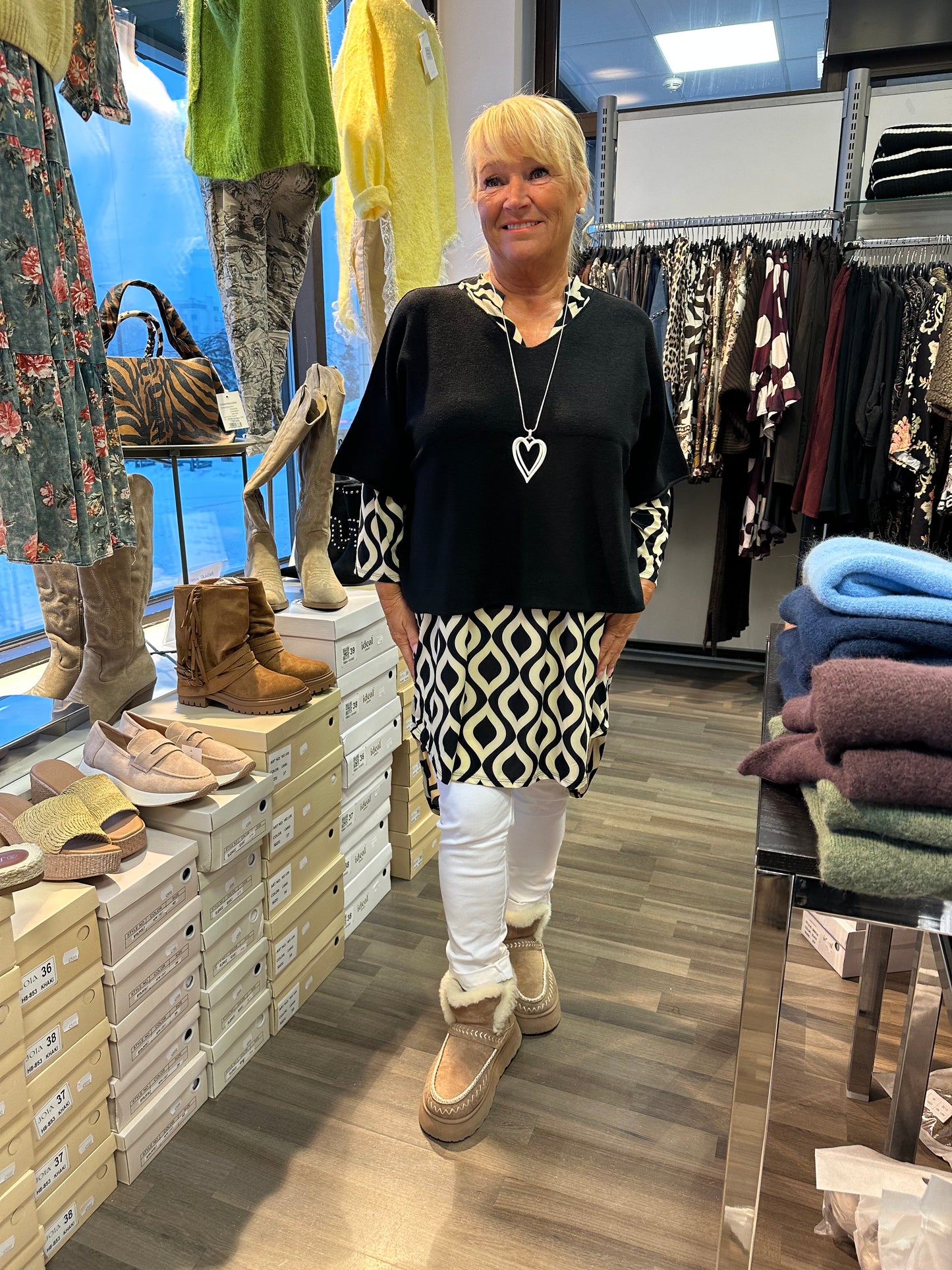 Liukaspintainen pitkä tunika geometrinen kuvio