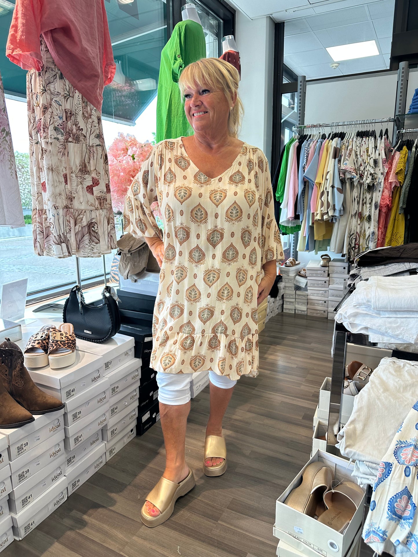 Plussize kuviollinen tunika (3 väriä)