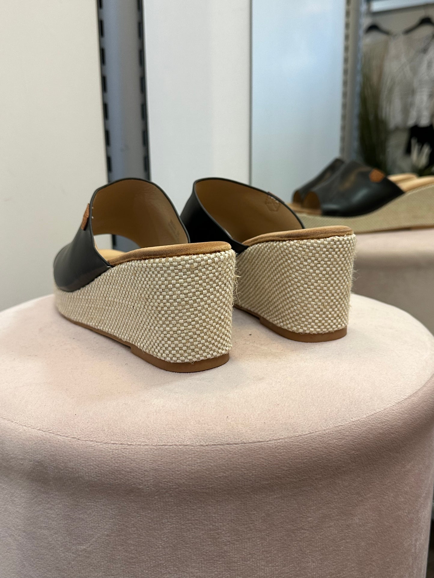 Kiilakorkoiset sandaalit