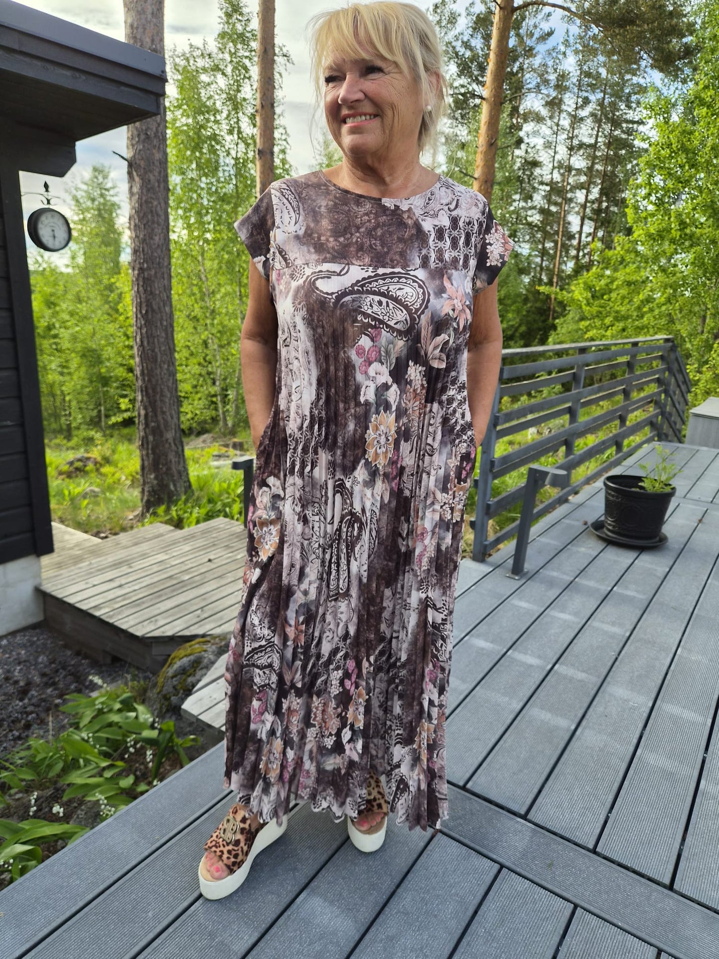 Kuviollinen pliseerattu mekko (5 väriä)