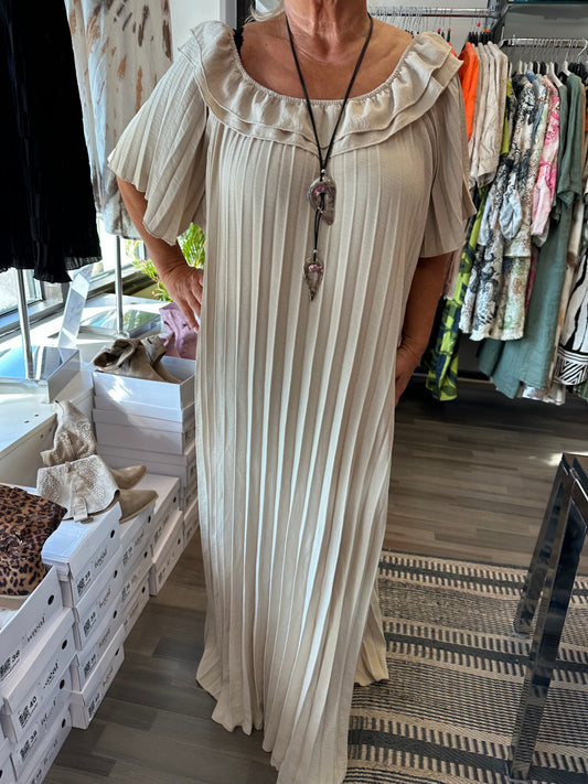 Plussize pliseerattu mekko beessi