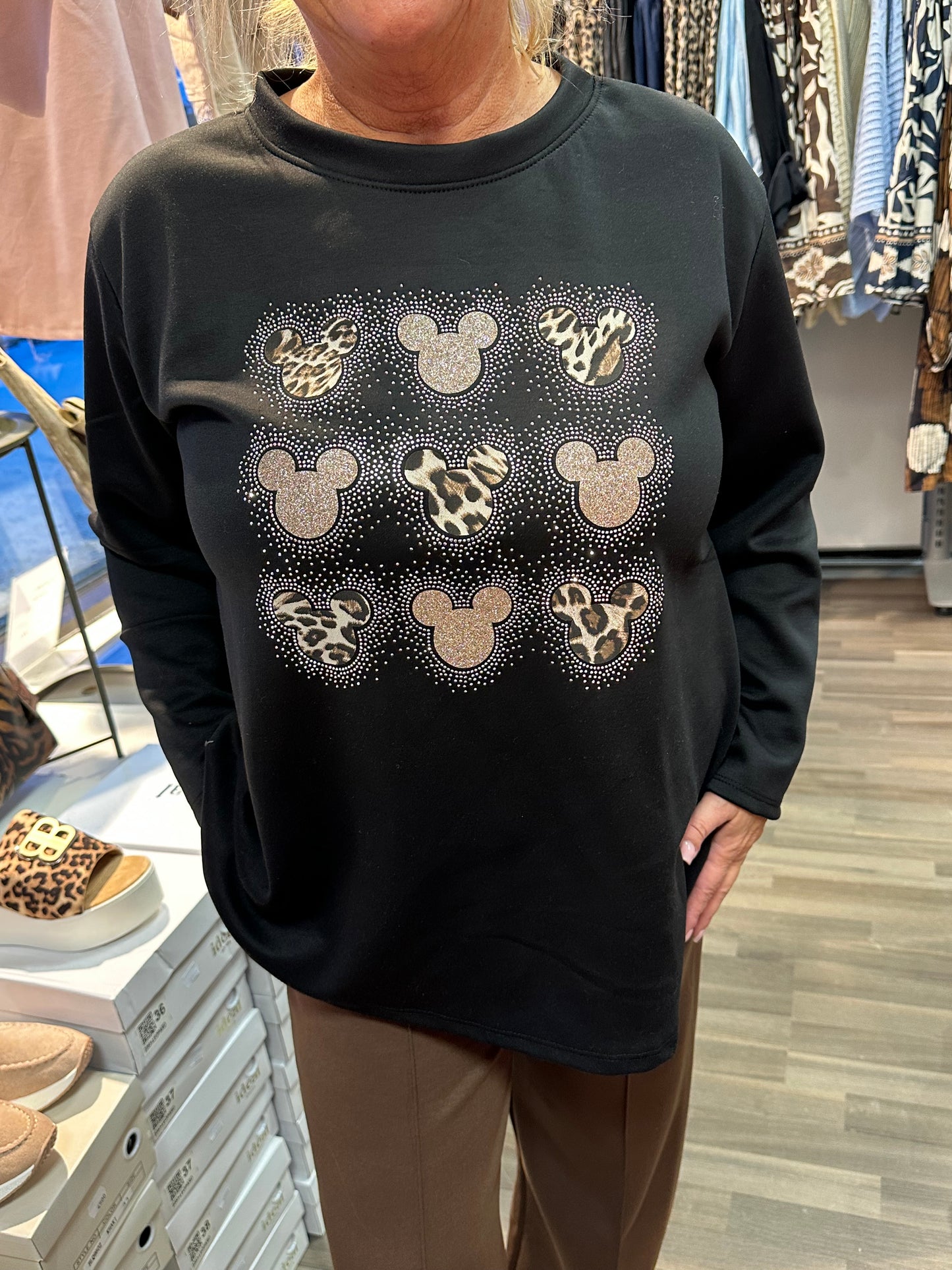 College pusero pikku Mikki musta